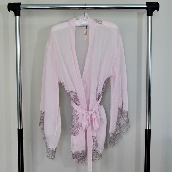 Victoria's Secret Other - 🆕NEW🆕 Victoria's Secret Pink & Black Chantilly Lace Gauzy Robe Wrap NWT